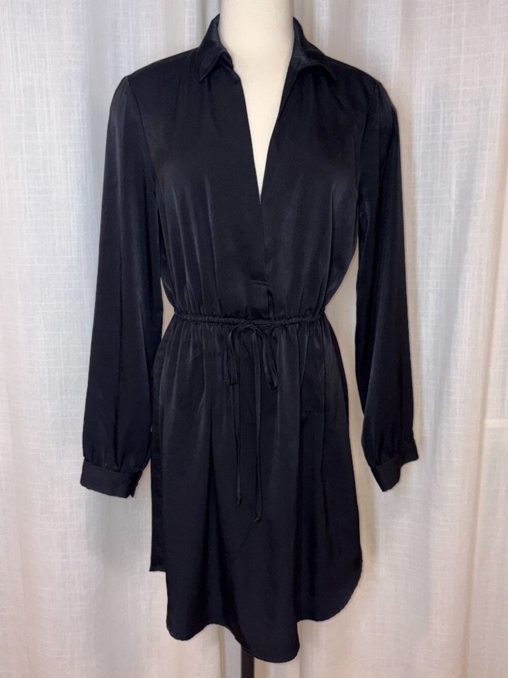 Slinky Silky Fall v-neck collared mini shift dress